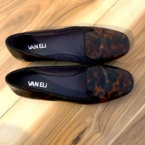 Size 5 VAN ELi flats